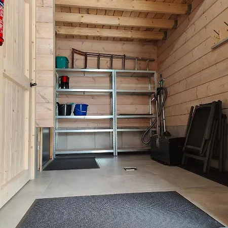 Momage Dichtbij Skiliften, Skiverhuur En Bikepark! בקתה *