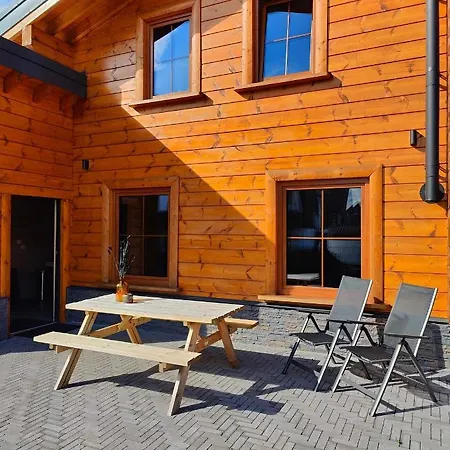 Momage Dichtbij Skiliften, Skiverhuur En Bikepark! Chalet