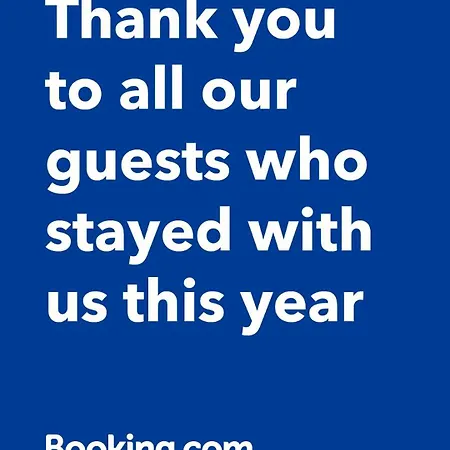 Momage Dichtbij Skiliften, Skiverhuur En Bikepark! בקתה