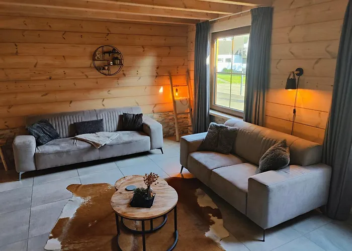 木屋 Momage Dichtbij Skiliften, Skiverhuur En Bikepark!